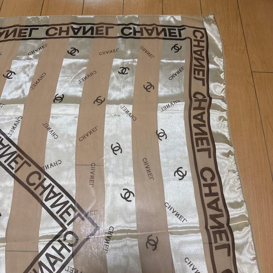シャネル　CCロゴ ココマーク　スカーフ　シルク　クリーム、ゴールド