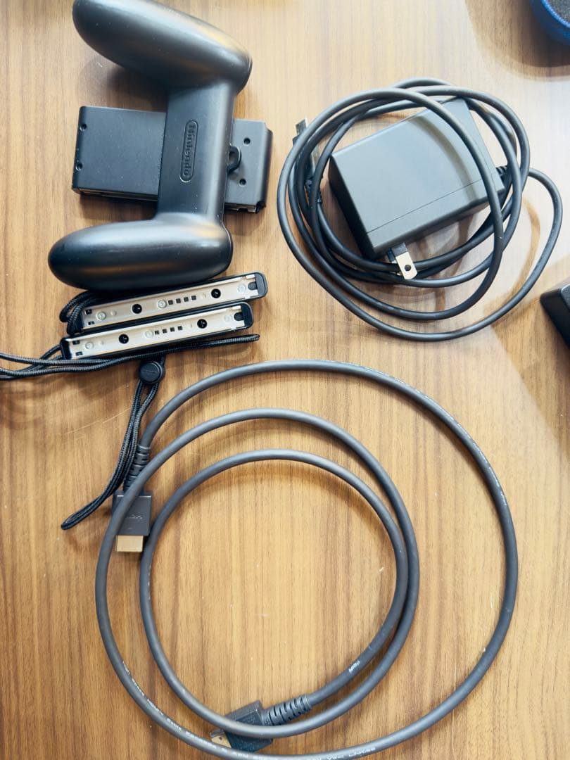 【使用数回★美品】Nintendo Switch本体＆純正コントローラーセット