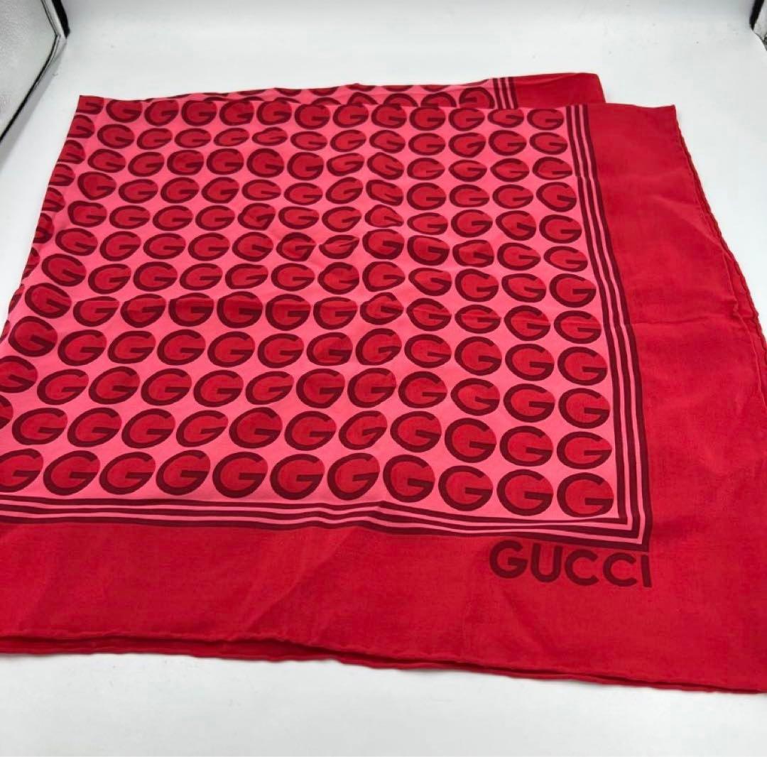 GUCCI ロゴスカーフ