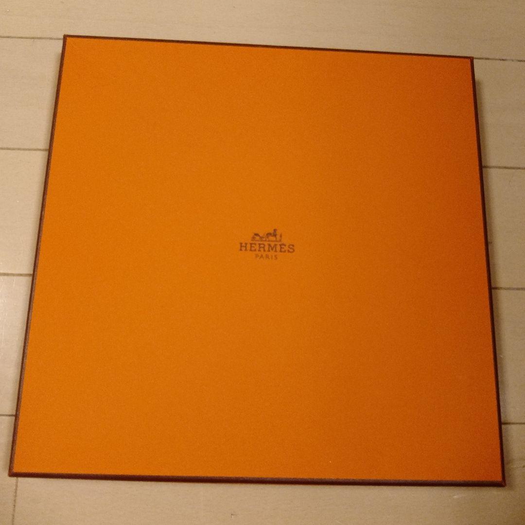 【美品】HERMES大判スカーフ　箱付き