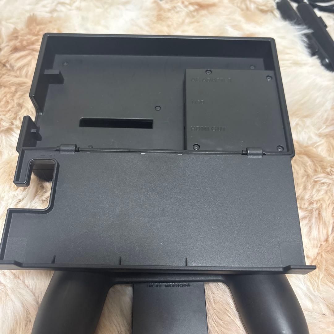 中古Nintendo Switch 本体 ドッグ アダプタ　コントローラーなど