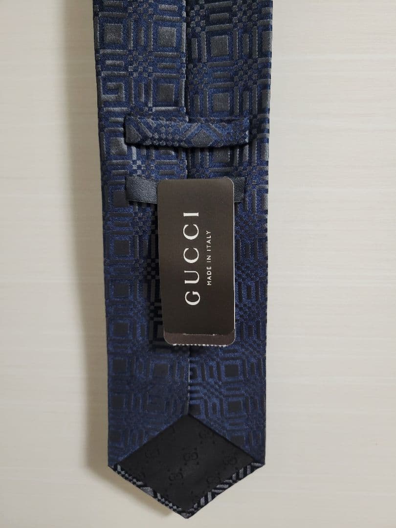 GUCCI ネイビー 幾何学模様 ネクタイ