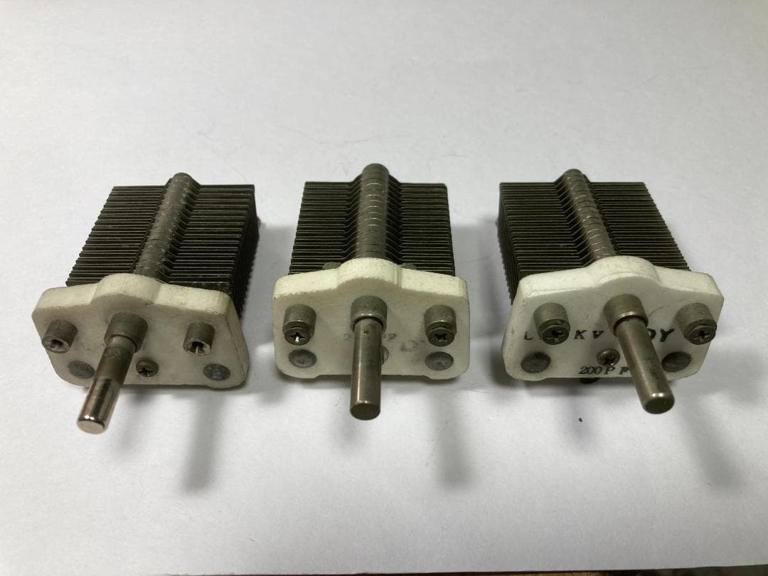 タマデンヨウ　タイトバリコン　1KV200PF　3個