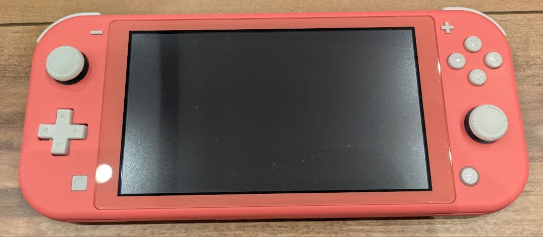 Nintendo Switch Lite(コー ラル)とスリムハードポーチ