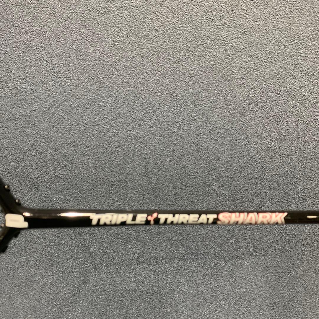 TRIPLE THREAT SHARK バドミントンラケット