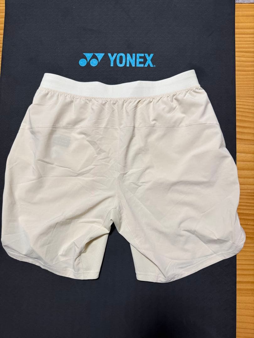 YONEX verycool ショートパンツ　クリーム色