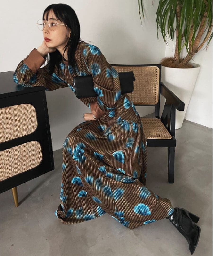 2602015 Ameri MILA VELOUR CUT DRESS ブラウン