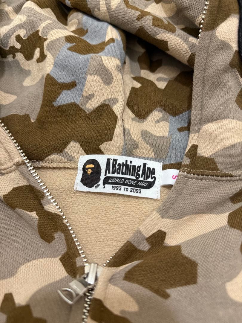 BATHING APE（アベイシングエイプ）フード付きパーカー