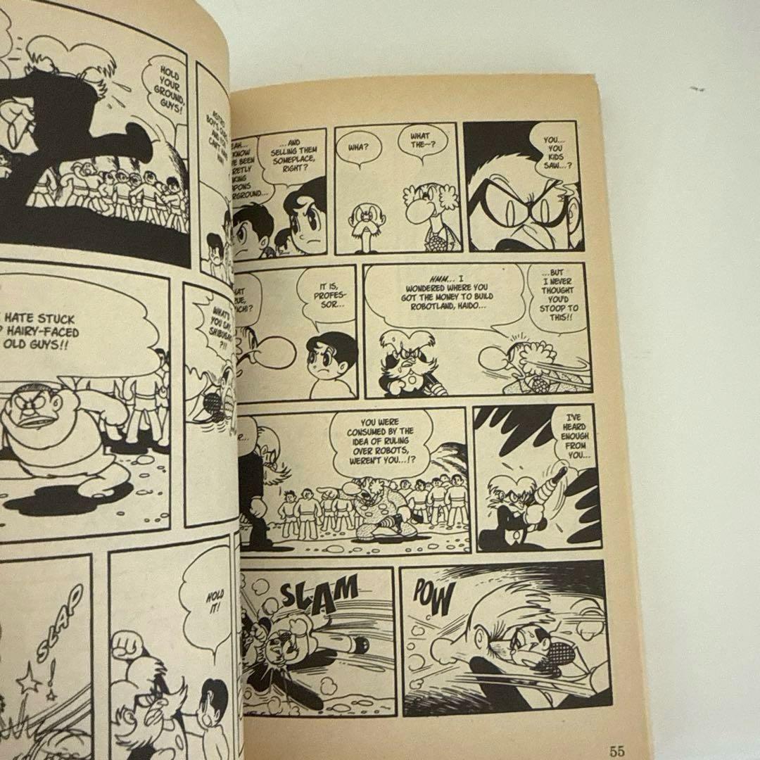 Astro Boy 4 Osam Tezuka manga漫画　英語版　手塚治虫