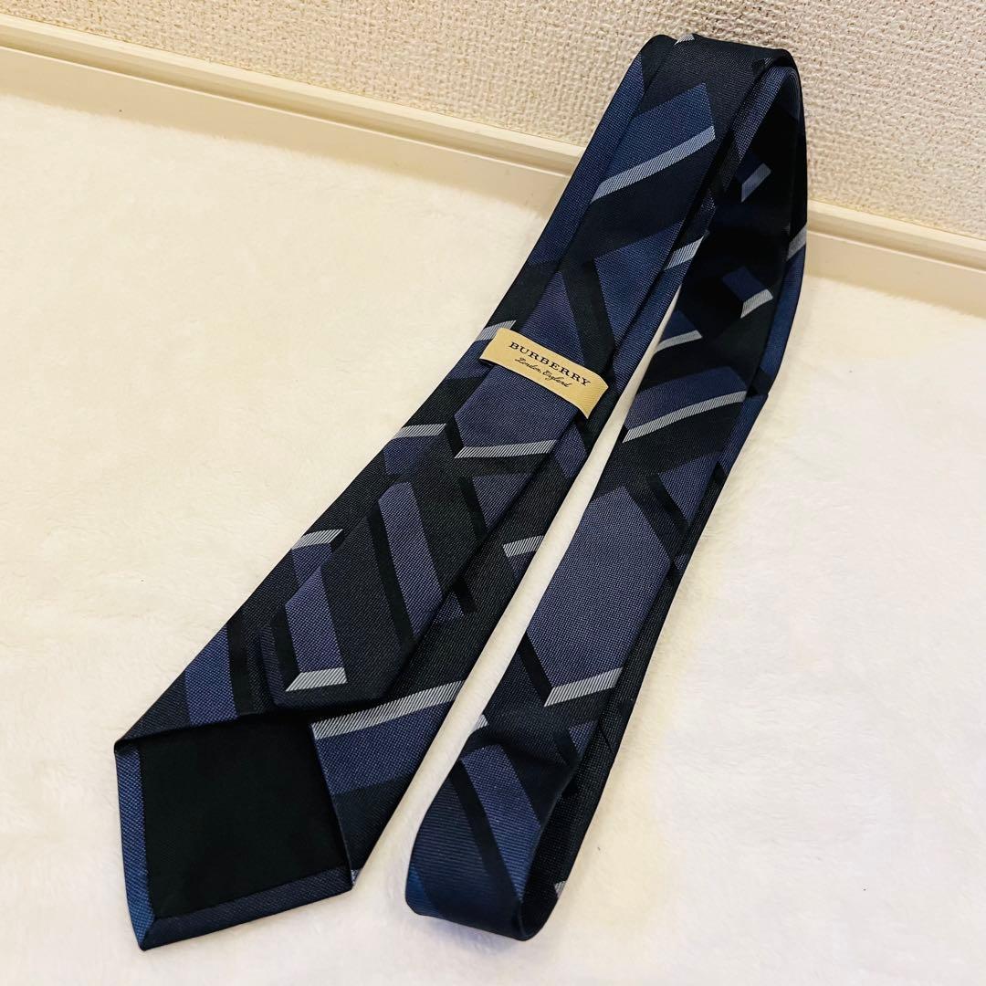 【未使用に近い】BURBERRYバーバリー ネクタイ ネイビー シルク100%