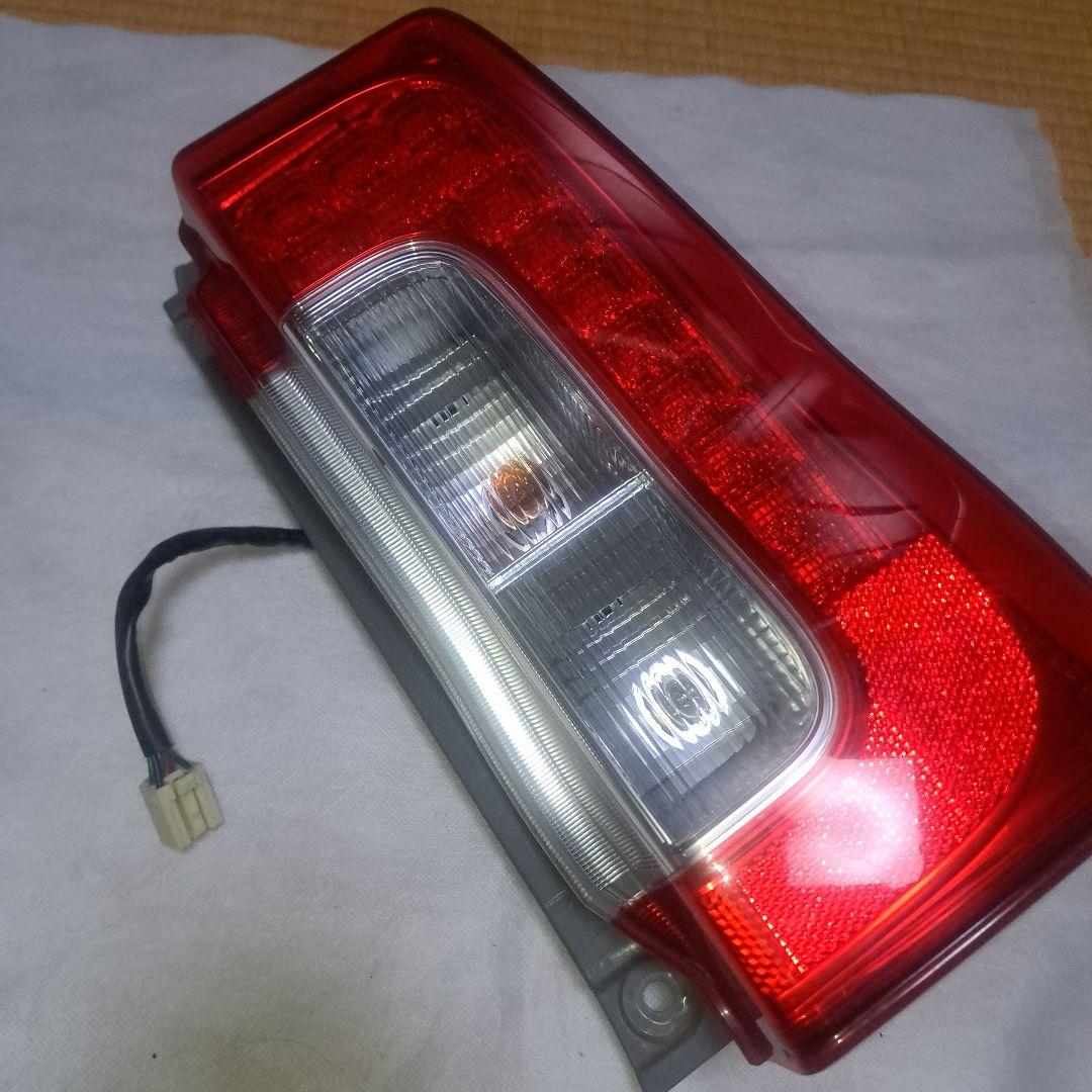 ダイハツ★タント★タントカスタム★LA600S★テールランプ★右側★良品