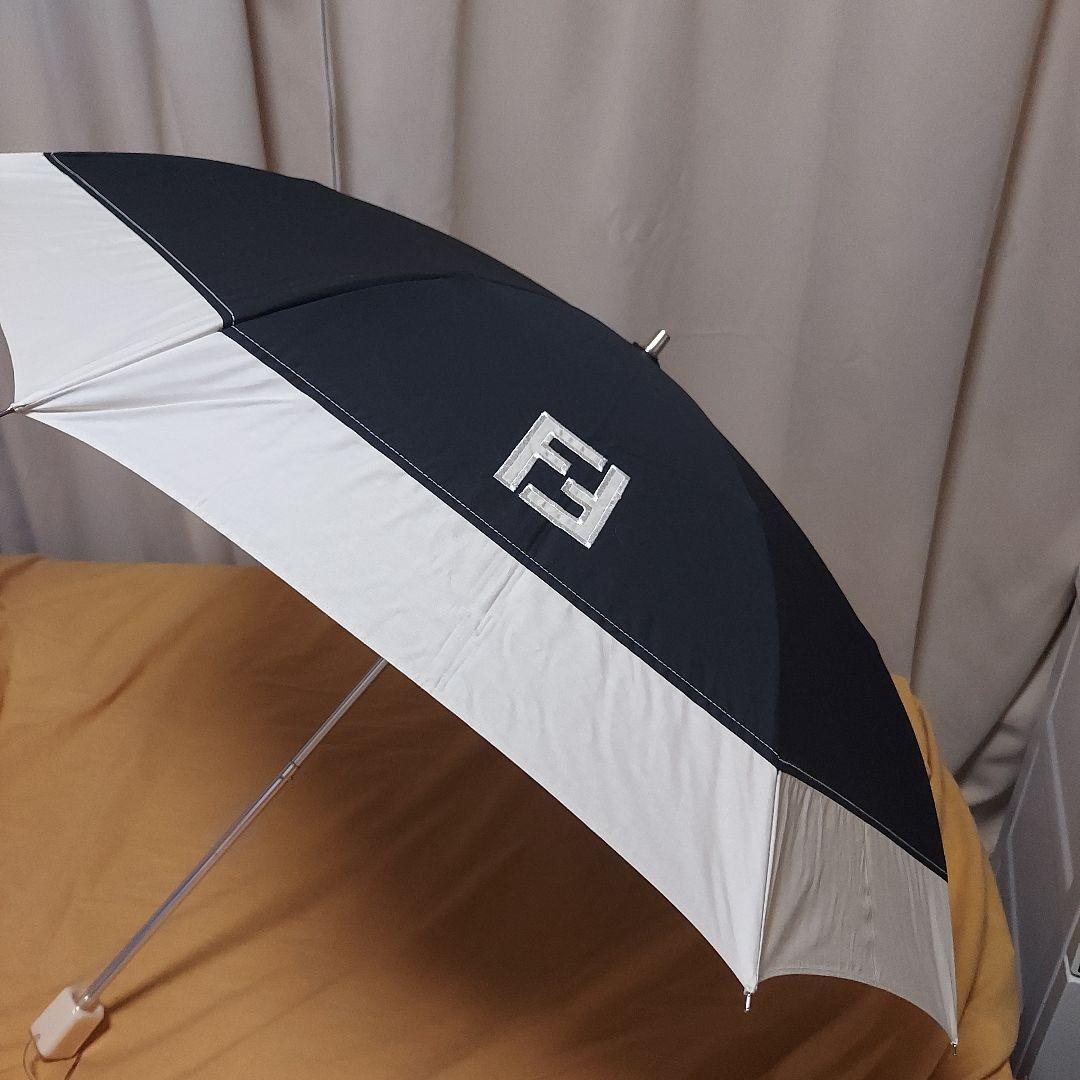 ♥️新品　FENDI 折りたたみ日傘 黒/白