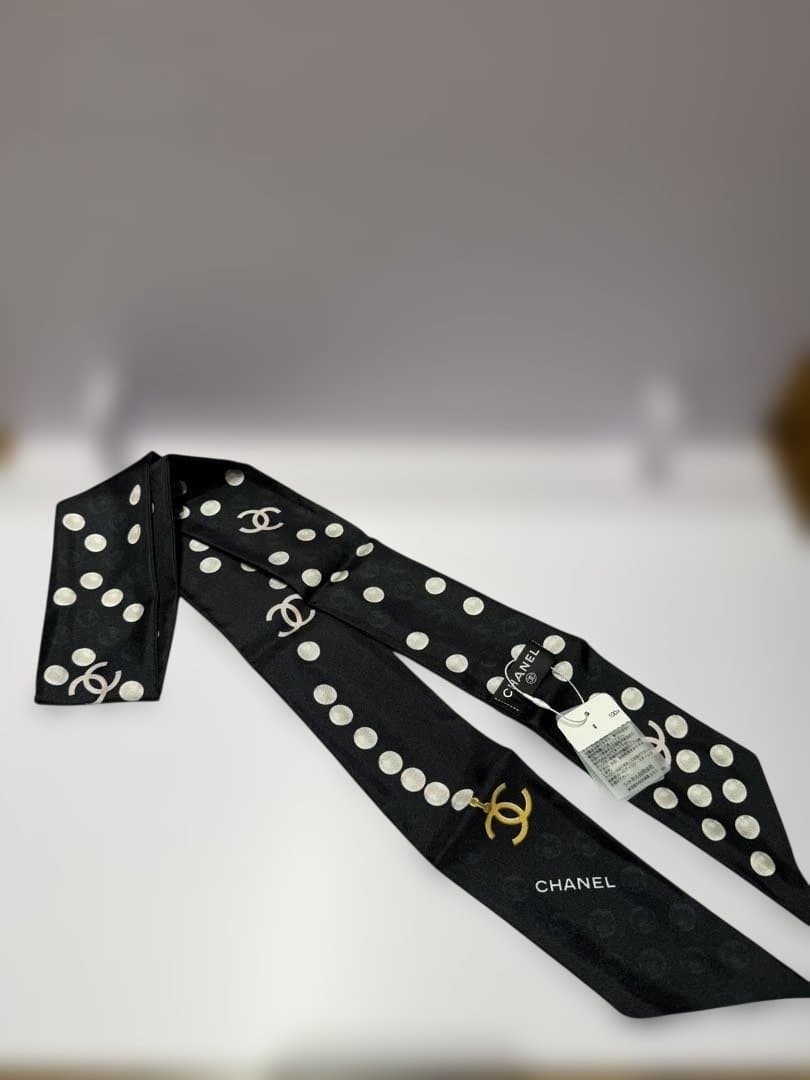 CHANEL ドット柄シルクスカーフ