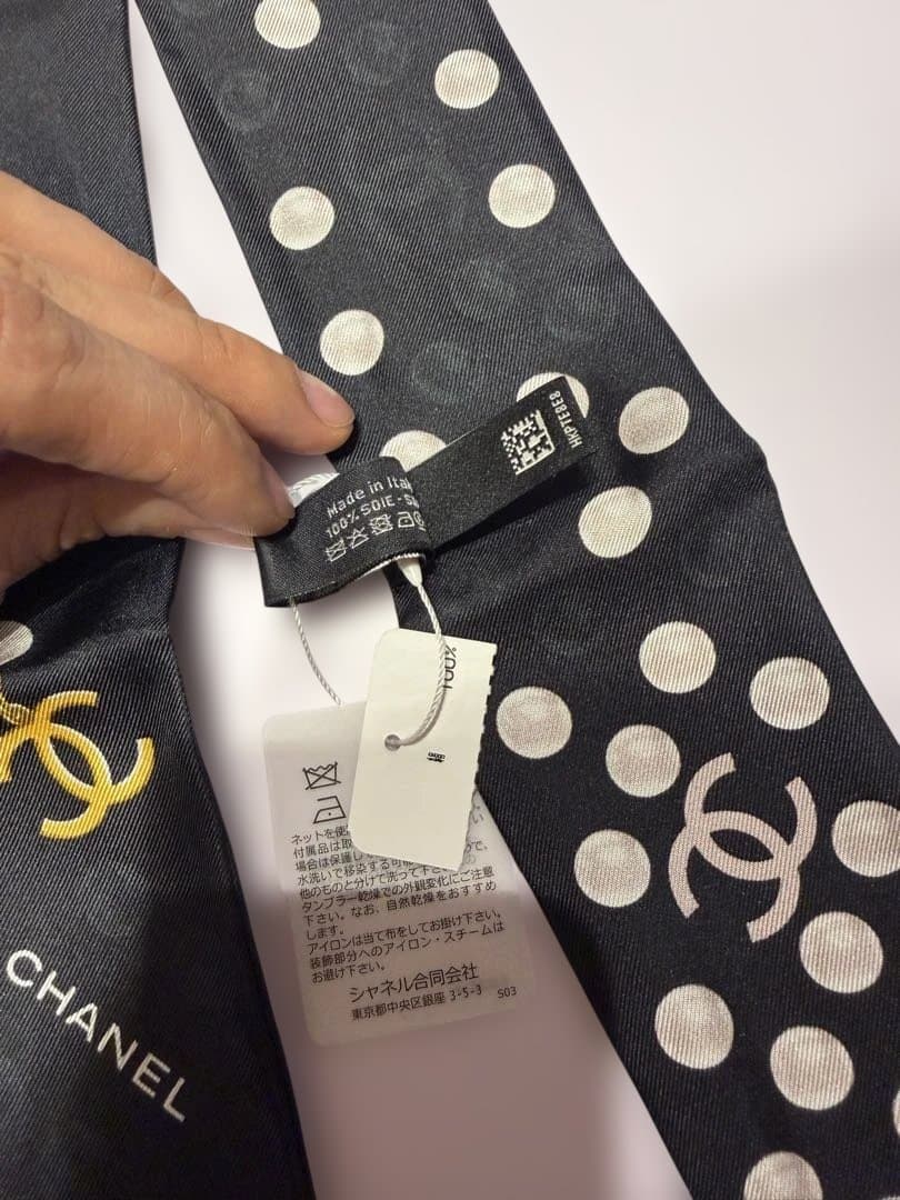 CHANEL ドット柄シルクスカーフ