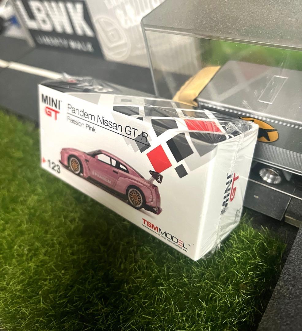 miniGTパンデム 1/64 GTR パッションピンクNo.123 未開封