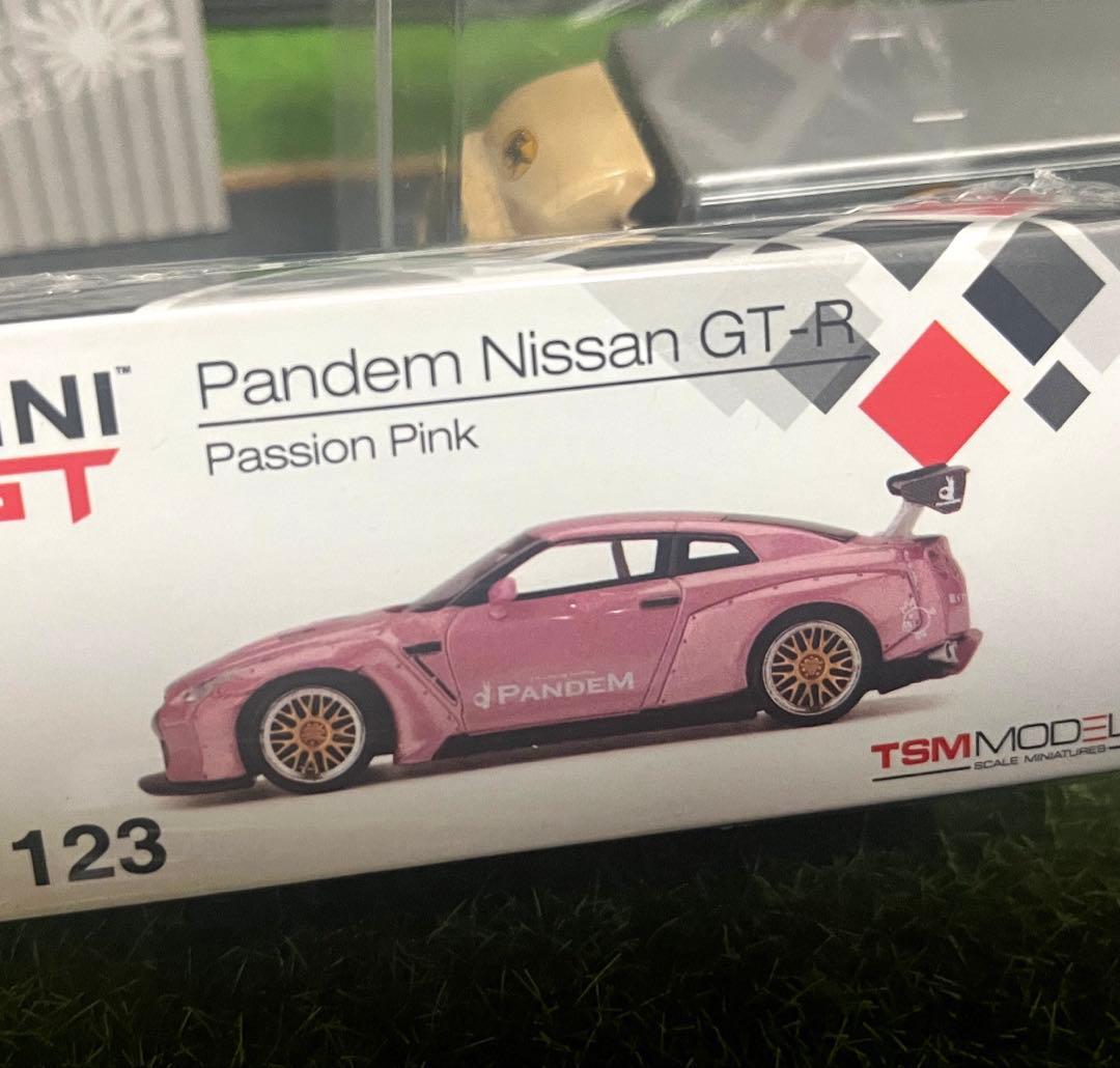 miniGTパンデム 1/64 GTR パッションピンクNo.123 未開封