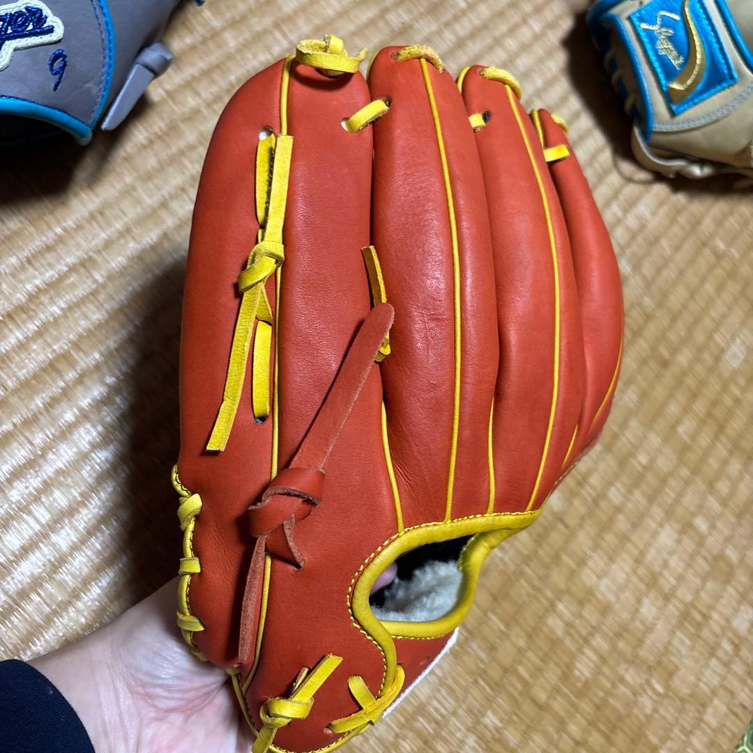 グローブ R