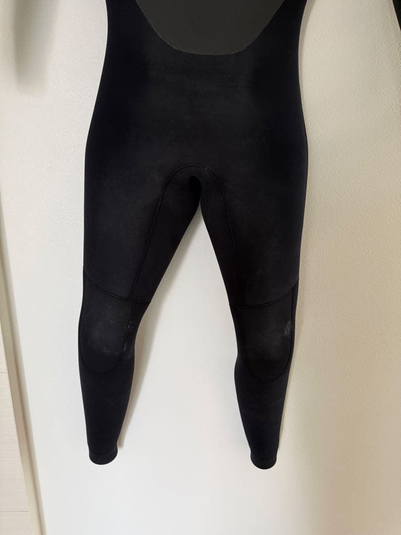 25年11月に購入AXXE CLASSIC HYBRID U-ZIP 5/3mm