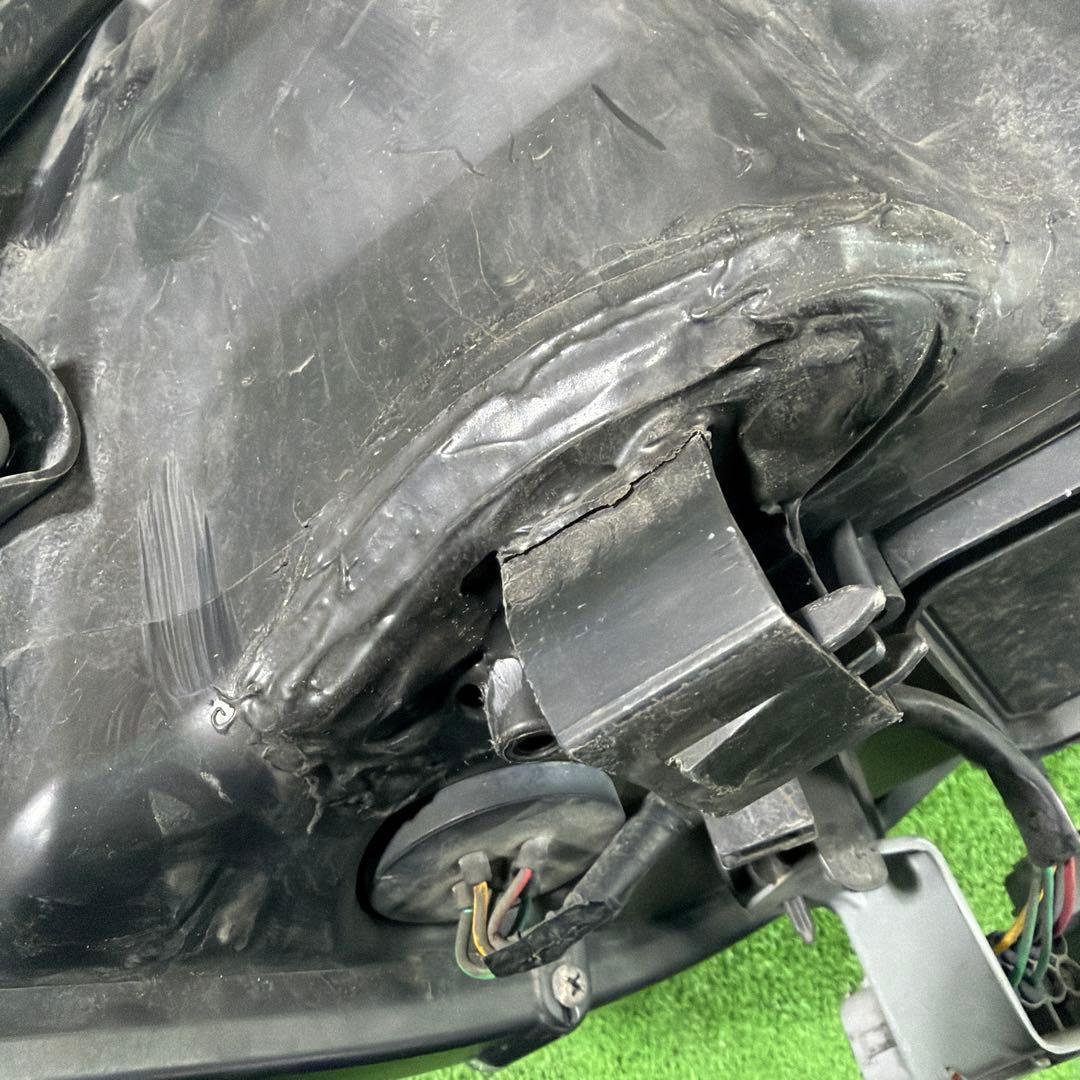 ノア ZRR80G 右側ヘッドライトICHIKOH 28-227 (415)