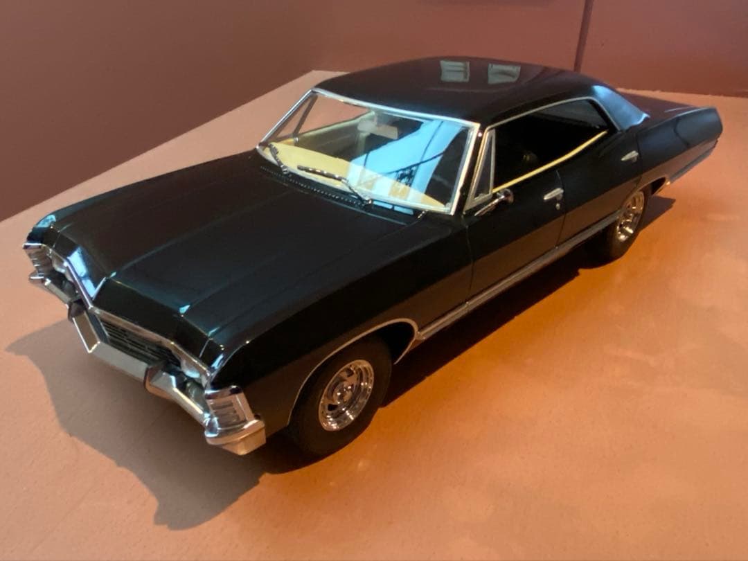 レア！　スーパーナチュラル　1/18 シボレー　インパラ　アメ車　絶版　ミニカー