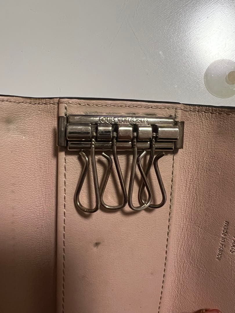 LOUIS VUITTON ピンク マヒナ キーケース