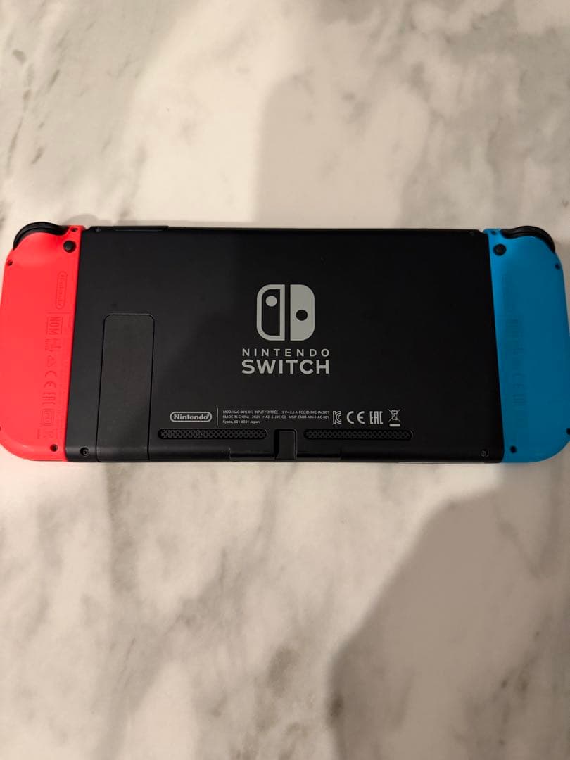 Nintendo Switch 本体 青と赤のJoy-Con