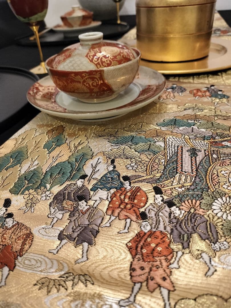 といぷー　A678★逸品‼️豪華刺繍‼️テーブルランナー2m12cm