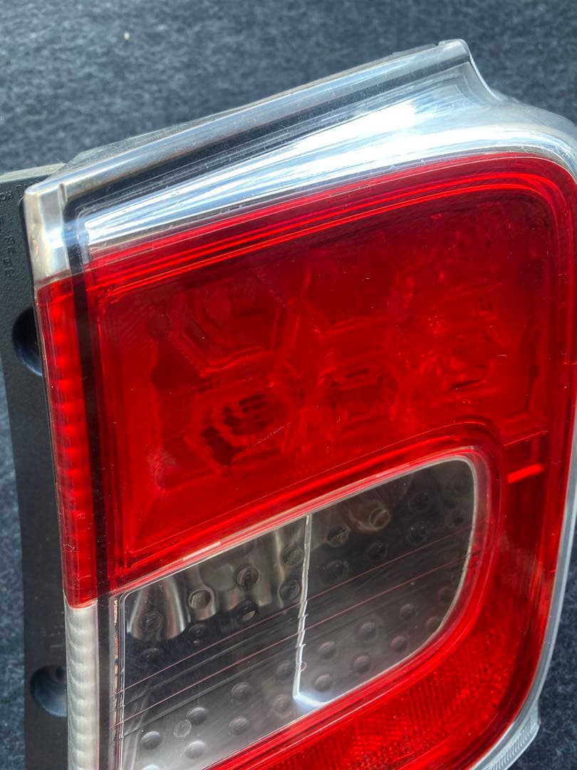 ホンダ フリード GB3/GB4 純正 LEDテールランプ 左右セット