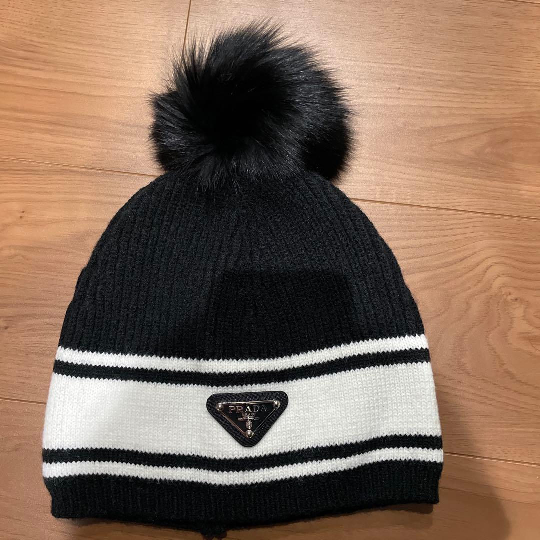 ノベルティPRADA ブラック ホワイト　ポンポン　ボーダー　ニット帽