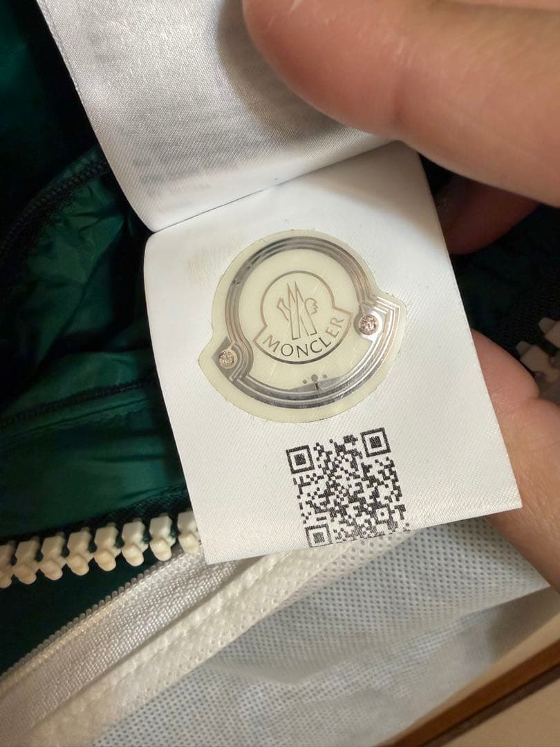 齋*匠様 超美品　モンクレール MONCLER ダウン　アウター　袖あり　フード