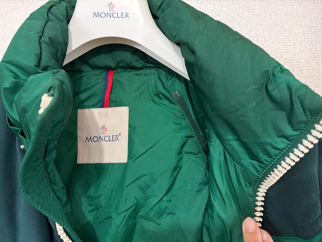 齋*匠様 超美品　モンクレール MONCLER ダウン　アウター　袖あり　フード