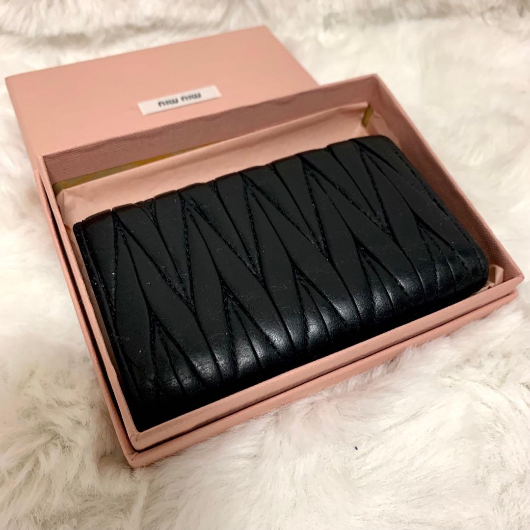 美品！MUI MUIミュウミュウ 6連キーケース　黒　レザー　ゴールド　箱付き