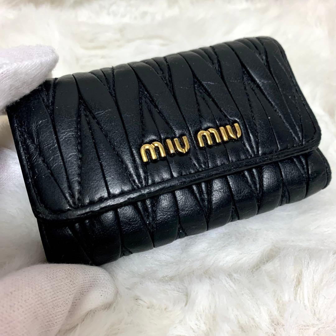 美品！MUI MUIミュウミュウ 6連キーケース　黒　レザー　ゴールド　箱付き