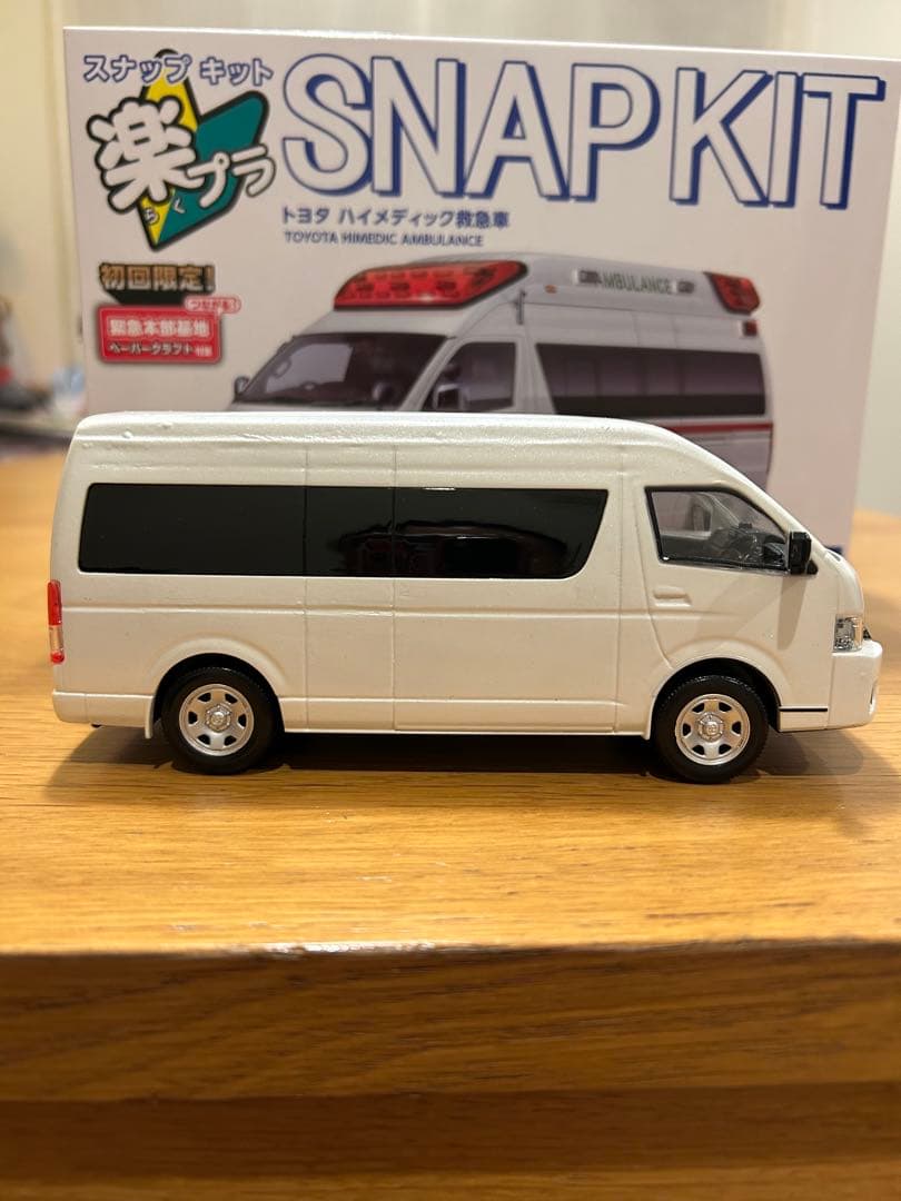 のんちゃん　トヨタ ハイエース 救急車 1/43 スナップキット