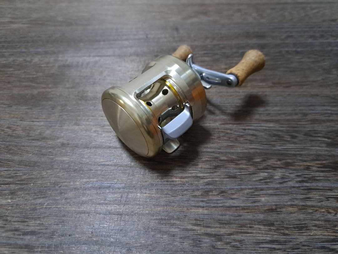 美品　希少　ダイワ　ミリオネア　CV-Z105　②