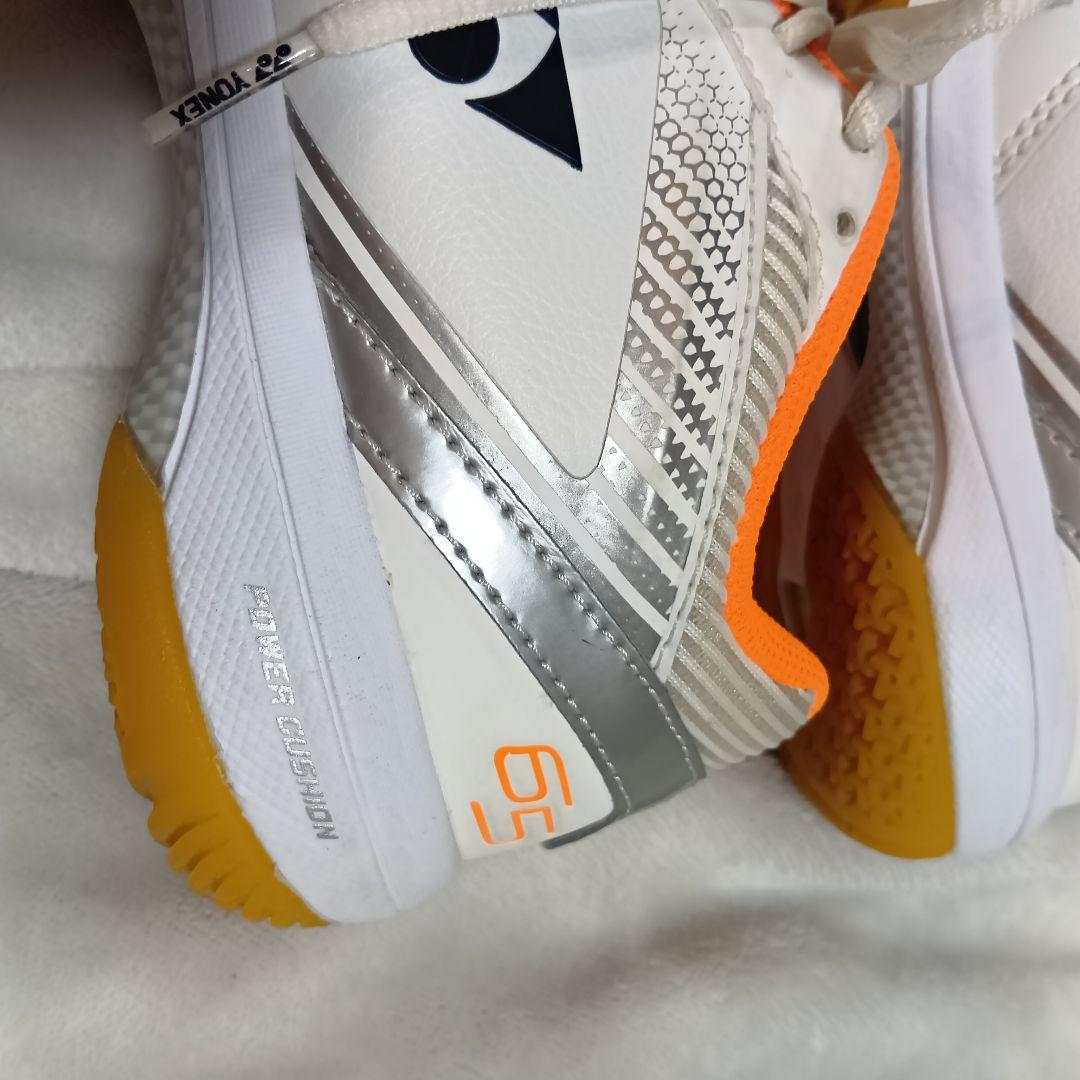 美品YONEX バドミントンシューズ SHB65Z3W 23.5cm W/OR