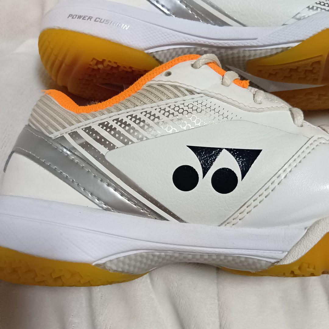 美品YONEX バドミントンシューズ SHB65Z3W 23.5cm W/OR