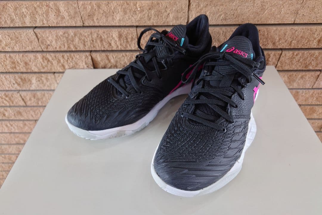 着用2回☆アシックス アンプレアルス ロー バスケットボールシューズ26cm 黒