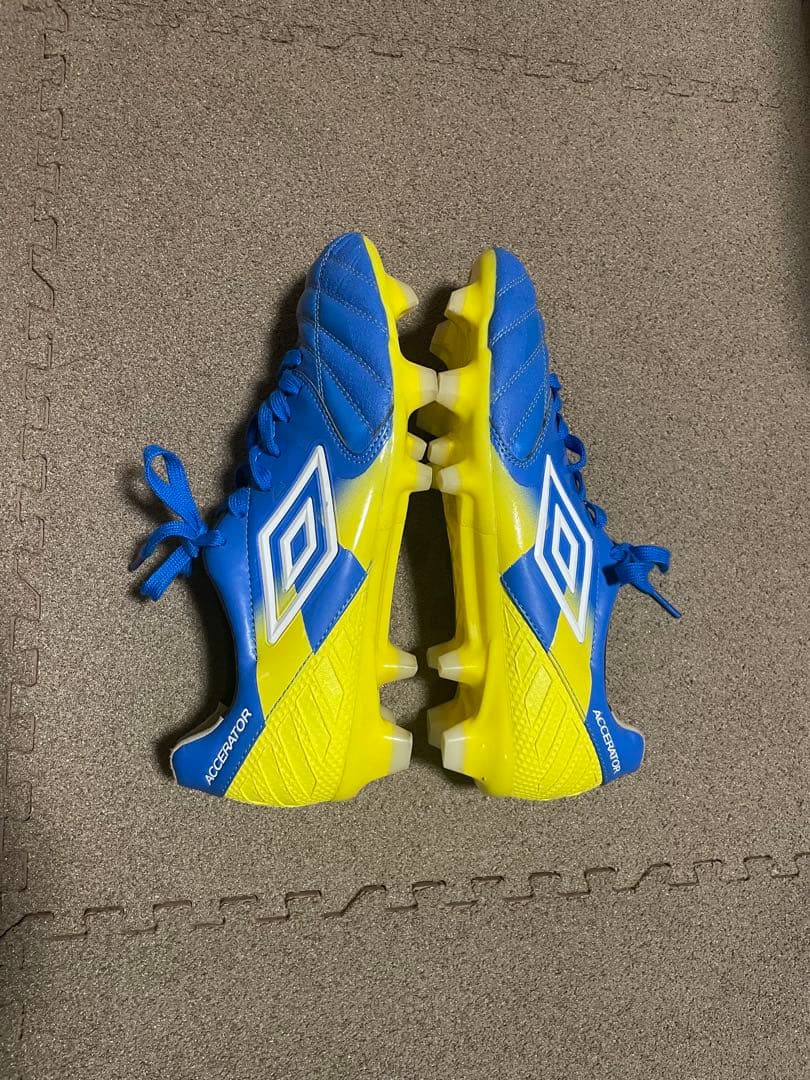 umbro ACCERDOR サッカーシューズ スパイク 青/黄　アンブロ