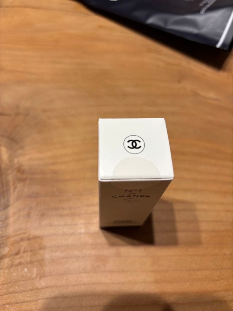 CHANEL N°1 美容液 15ml【定価11,480円】
