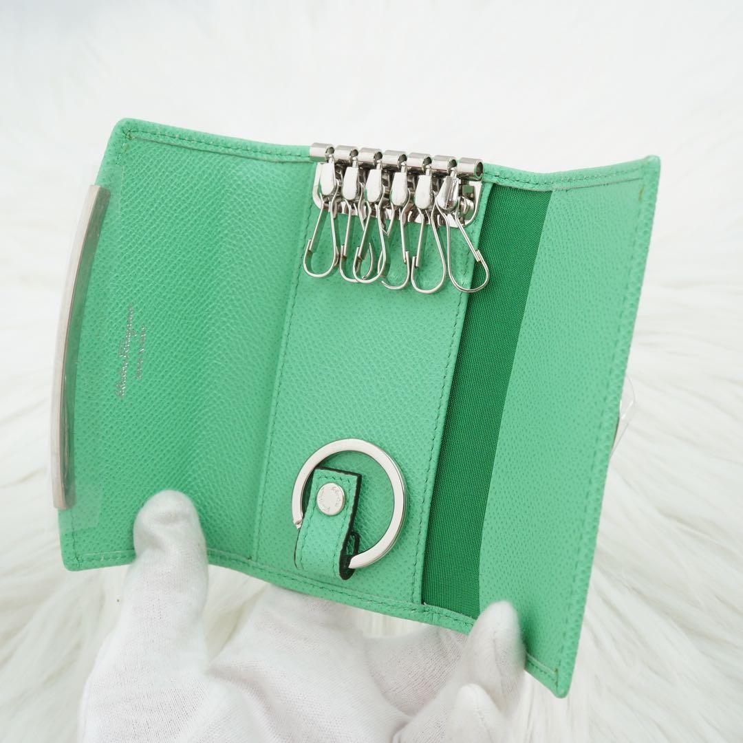 新品未使用品　箱付き　Salvatore Ferragamo キーケース　緑系