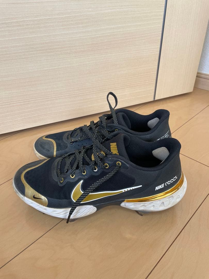 Nike React スパイク ブラック/ゴールド