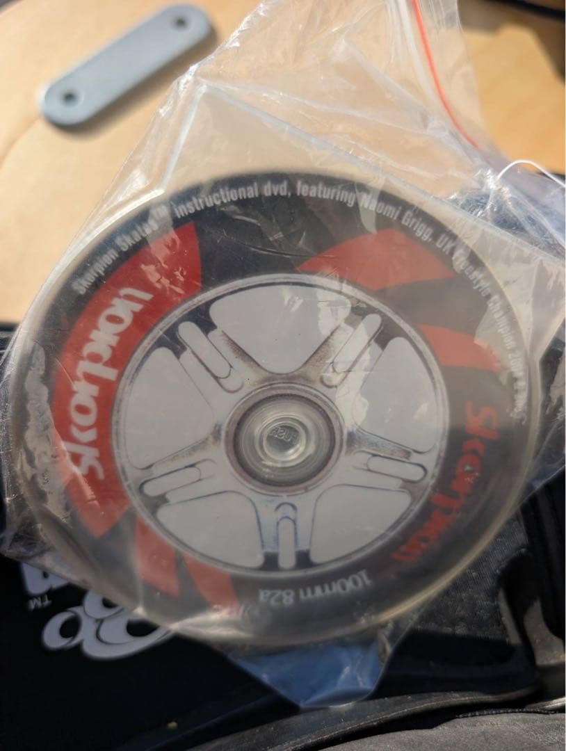 未使用に近い　スコッピ 4輪ローラースケート ニュージーランド　スコーピオン