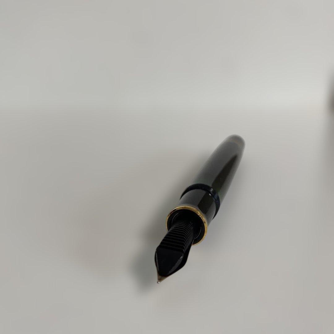Pelikan 黒万年筆 ブラック×ゴールド