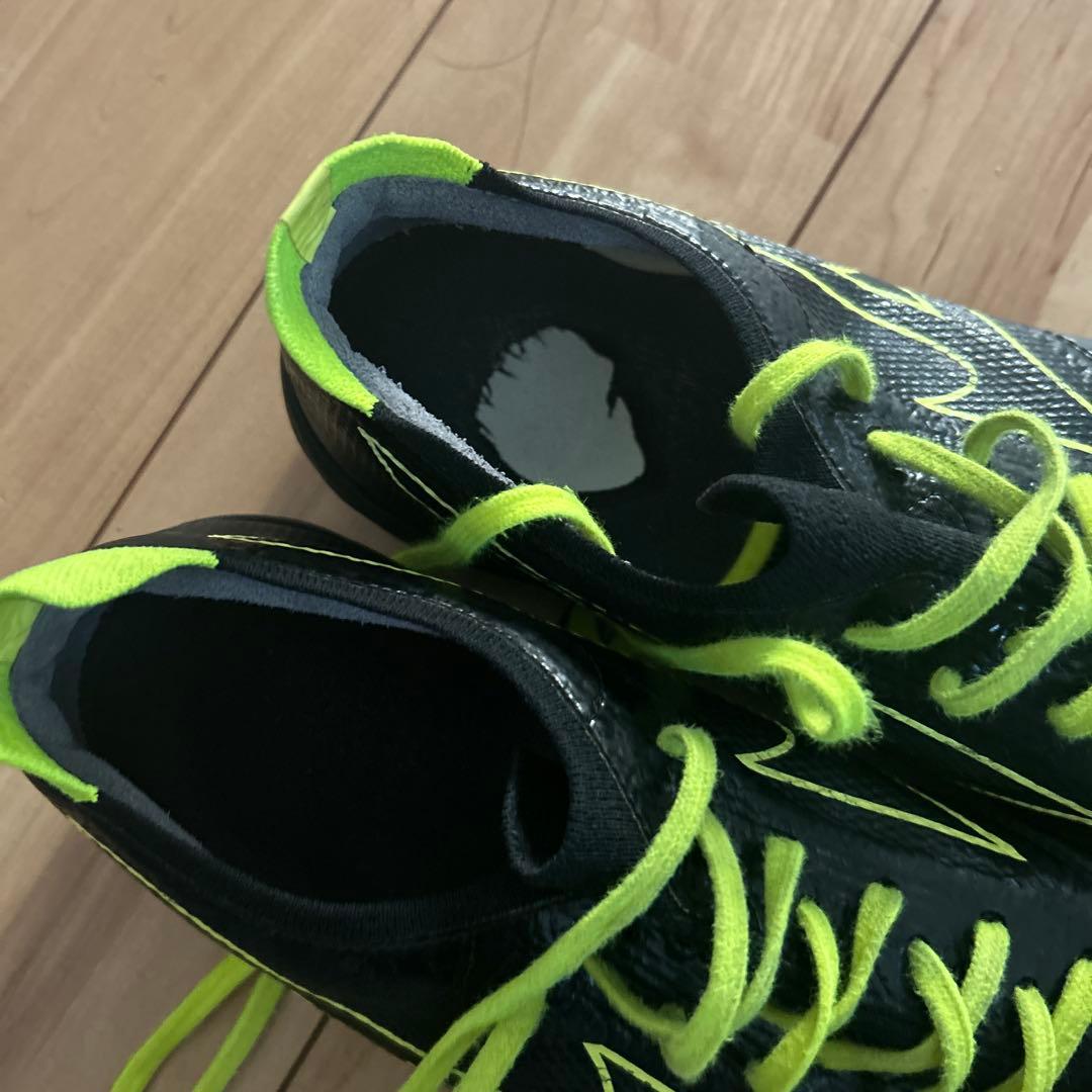 Mizuno Morelia NEO フットサルシューズ
