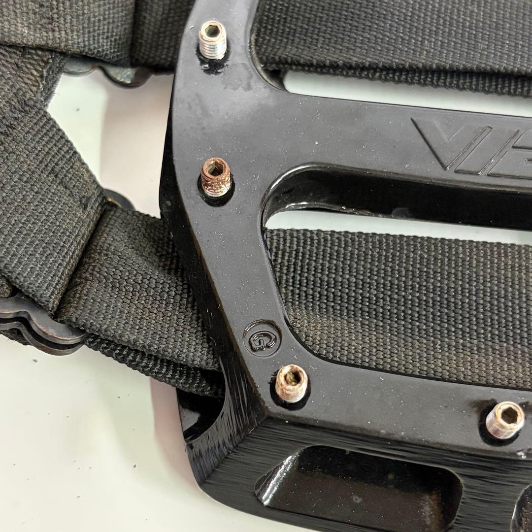 DMR BIKES V12 ペダル ブラック Hold fastストラップ付き