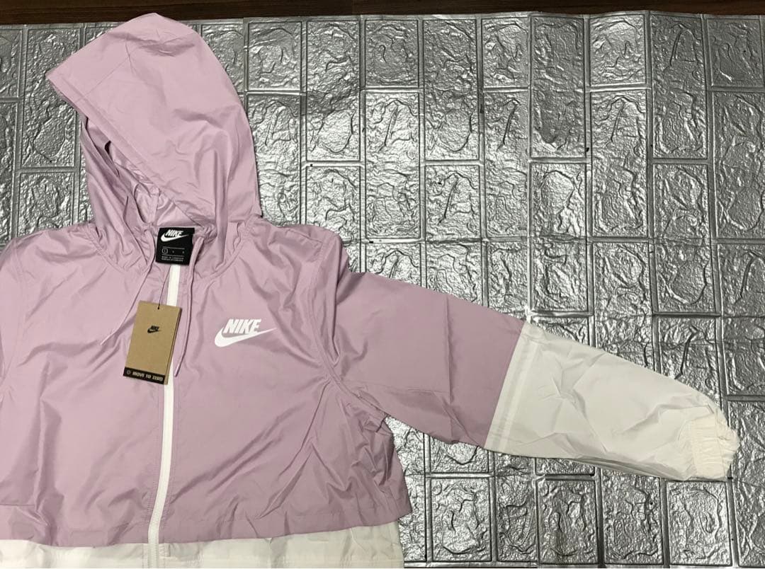 レディース　NIKE ウィンドブレーカー　ピンク