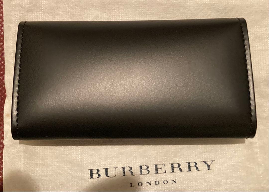 BURBERRY 黒 レザー キーケース チェック柄