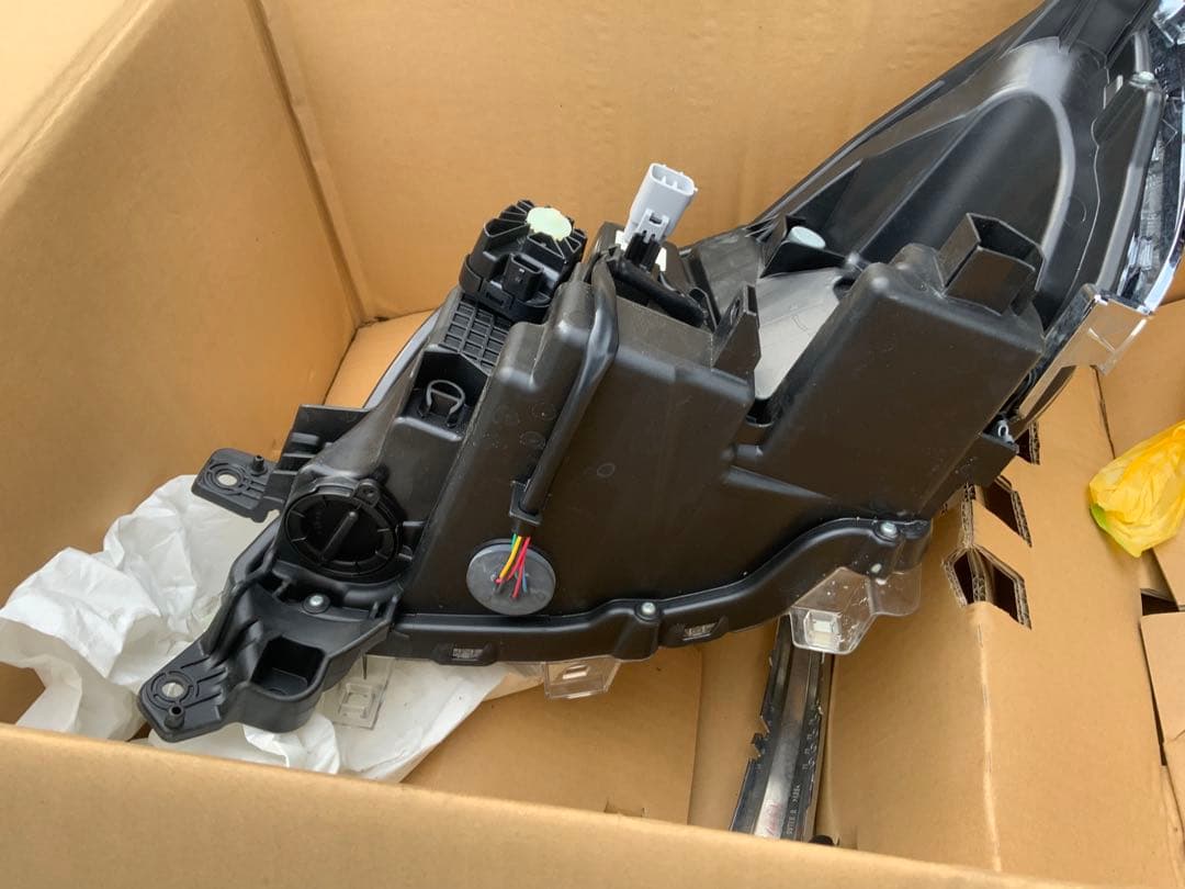 多分美品　スペーシアカスタム　MK53S　右ヘッドライト　LED