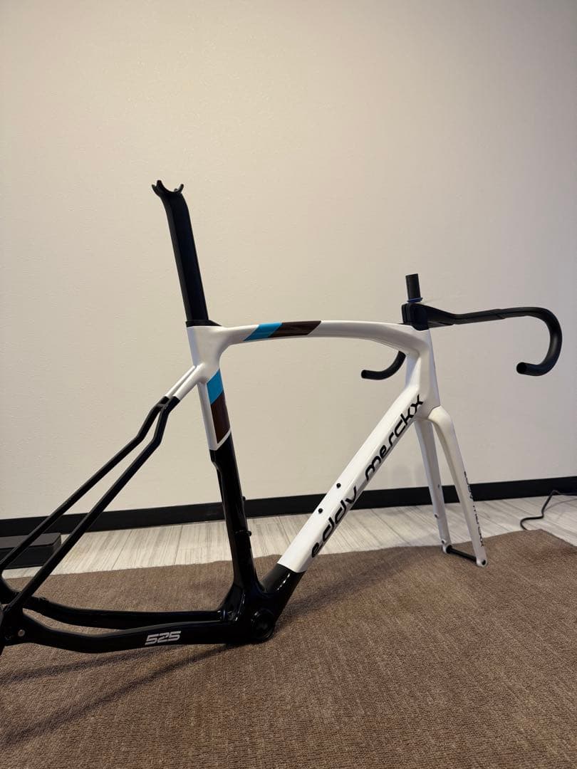eddy merckx 525 AG2Rカラー Mサイズ
